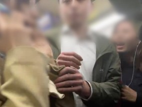 上海地铁猥亵事件三天后，涉事男子公司称其被开除