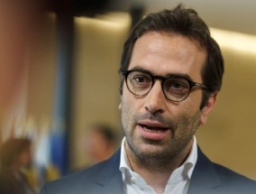 西班牙经济部长：欧盟应考虑所有手段反制美国关税措施