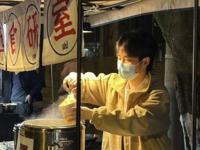 复旦退学卖土豆泥，24岁的出格人生
