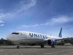 美联航一波音737客机在空中起火