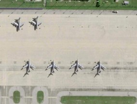 美国航母再遭胡塞武装袭击！美军空袭也门多地，B-2轰炸机现身