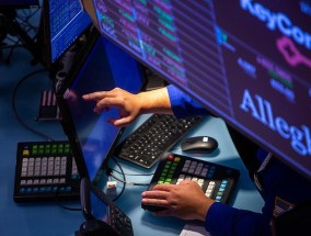 关税政策冲击延续美股持续跌势开盘即迎“黑色星期一”