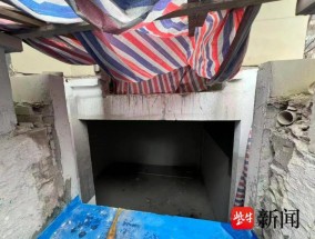 中介看房时进入别墅施工区坠亡，妻子：坠落处是地下室外扩